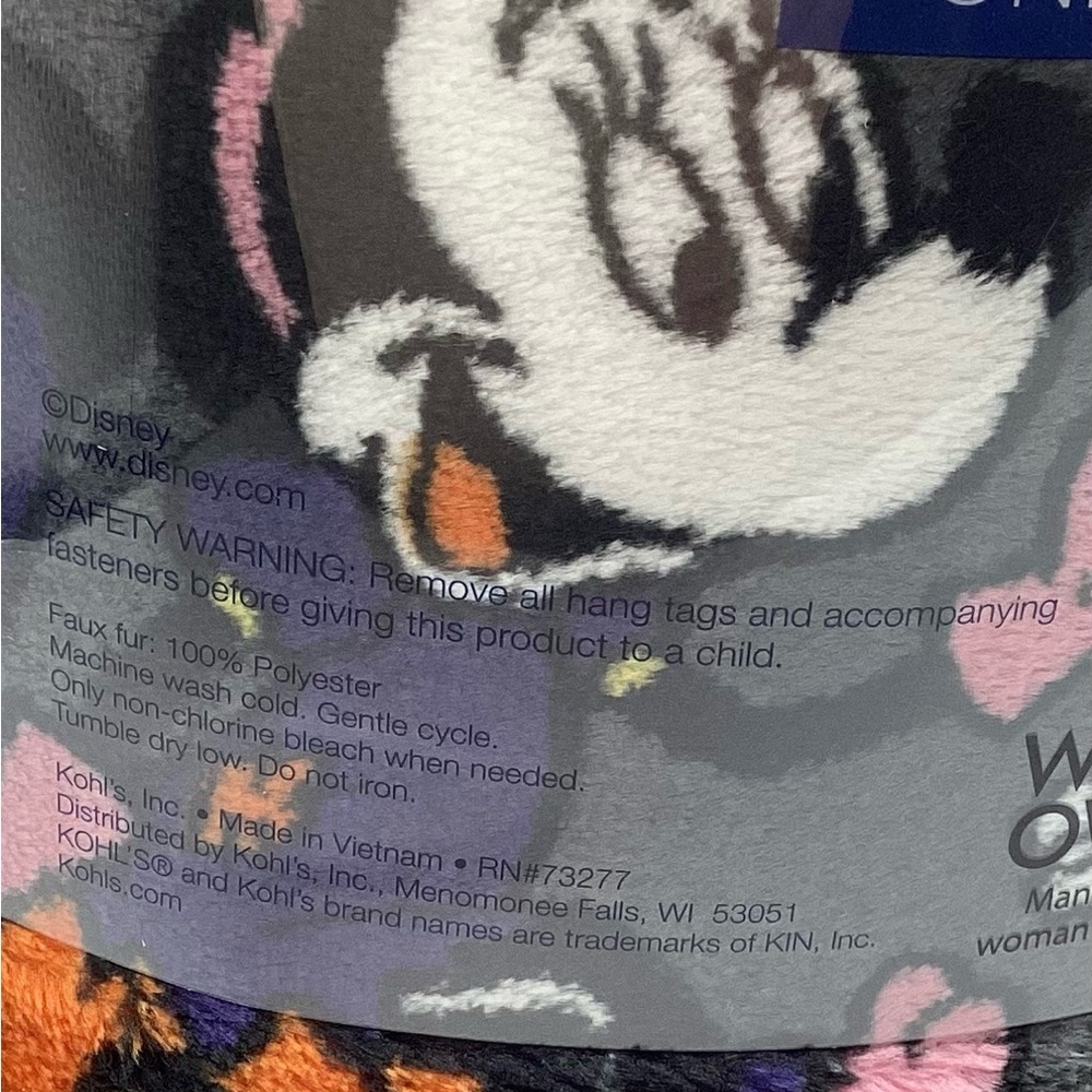 Disney's“Mickey and Friends” Oversized Supersoft Printed Plush Throw Blanket - Picture 9 of 9